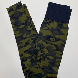 VS Pink XS cool and comfy camo leggings
